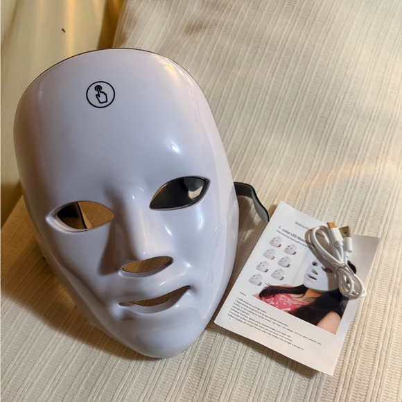 LED Face Mask - Picture 2 of 4